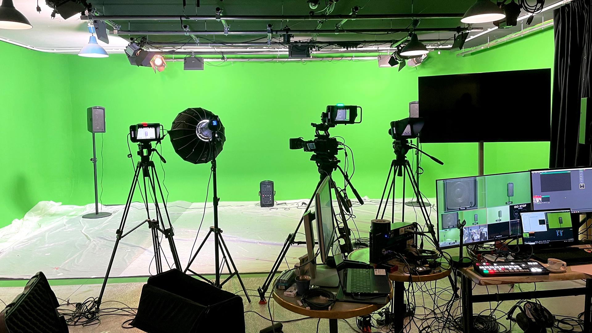 plateau tournage streaming, cyclo, fond vert